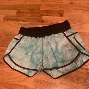 Lululemon tie dye tracker short 4”